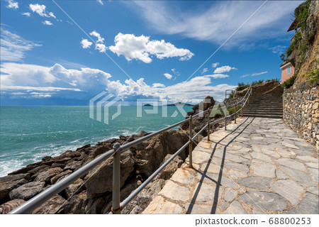 Mediterranean sea coastline and cliff - Gulf of La Spezia Italy Mediterranean sea coastline and cliff - Gulf of La Spezia Italy 68800253