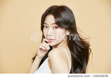 美麗的花朵在綠色背景上 美麗的花朵在綠色背景上 68800696