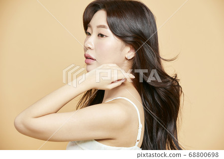 美麗的花朵在綠色背景上 68800698