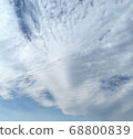 Mysterious shaped cloud 68800839