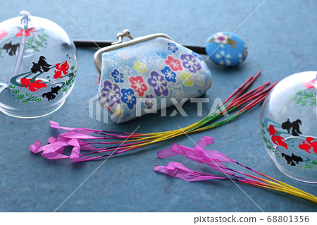 Various accessories that remind us of summer Various accessories that remind us of summer 68801356