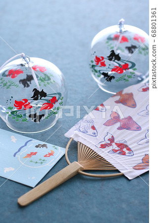 Various accessories that remind us of summer 68801361
