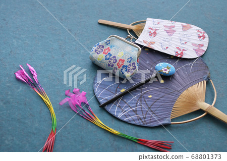 Various accessories that remind us of summer Various accessories that remind us of summer 68801373