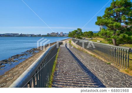 從島根縣松江市白ata公園長廊向北眺望(新地湖溫泉地區) 從島根縣松江市白ata公園長廊向北眺望(新地湖溫泉地區) 68801988