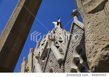 Sakurada Familia 68802645