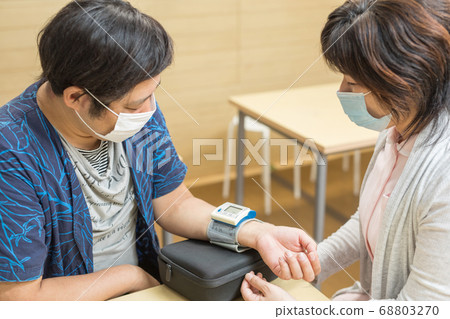 測量血壓 測量血壓 68803270
