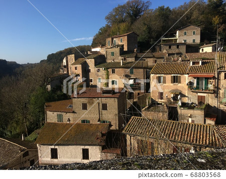 Italian countryside landscape 68803568