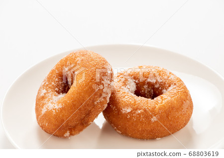 Donut (ring donut). (White plate/white background) Donut (ring donut). (White plate/white background) 68803619
