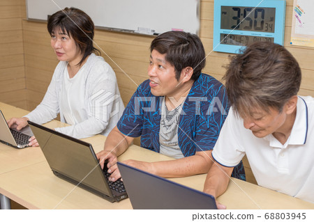 老年人電腦教室 老年人電腦教室 68803945