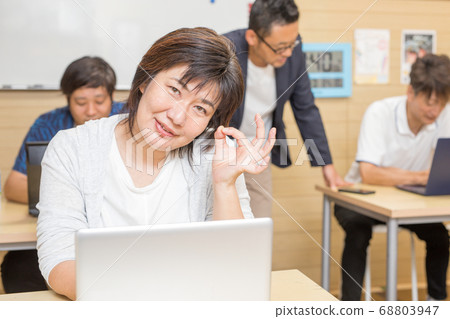 老年人電腦教室 老年人電腦教室 68803947