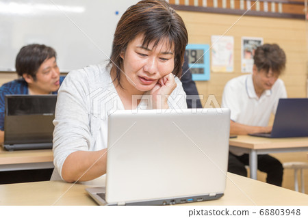 老年人電腦教室 老年人電腦教室 68803948