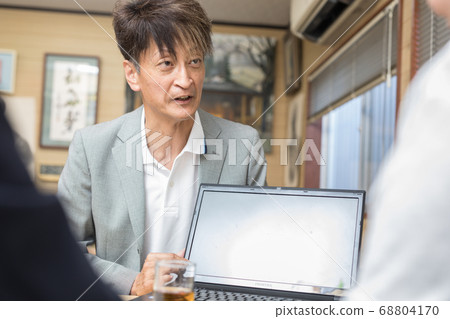 鎮上的房地產經紀人 68804170