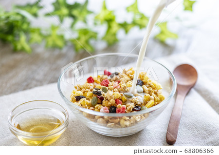 Granola cereal Granola cereal 68806366