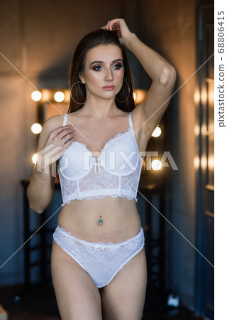 Bride morning preparation. Beautiful young woman 68806415