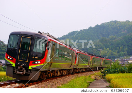 2700 series Limited Express Nanpu Dosan Line: Kotohira-Shioiri 2700 series Limited Express Nanpu Dosan Line: Kotohira-Shioiri 68806907