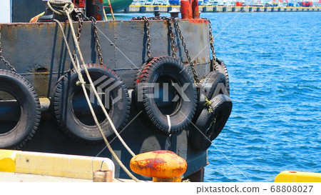 Scenery of the port near Kita-futo Station on the Kobe New Transit Port Island Line 68808027