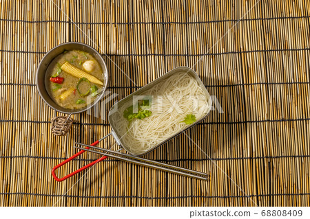 Curry and noodle (Khanom chin) Curry and noodle (Khanom chin) 68808409