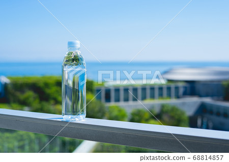 Mineral water with horizon and natural beauty PET bottle Mineral water with horizon and natural beauty PET bottle 68814857