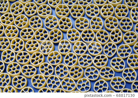 raw dry vermicelli pasta closeup raw dry vermicelli pasta closeup 68817130