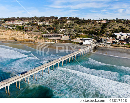 Aerial view of the scripps pier institute of oceanography, La Jolla, San Diego, California, USA. 68817528