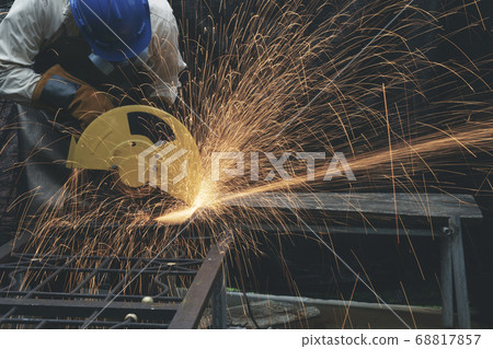 Man wearing helmet, mask and glove using electric 68817857