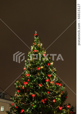 Christmas tree with decorations and lights, 68818127