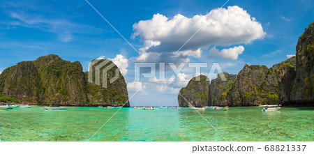 Maya bay on Phi Phi Leh island Maya bay on Phi Phi Leh island 68821337