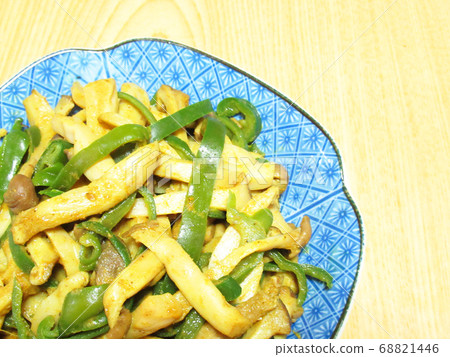 炒蘑菇和辣椒 炒蘑菇和辣椒 68821446