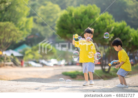 Family lifestyle sibling travel Family lifestyle sibling travel 68822727