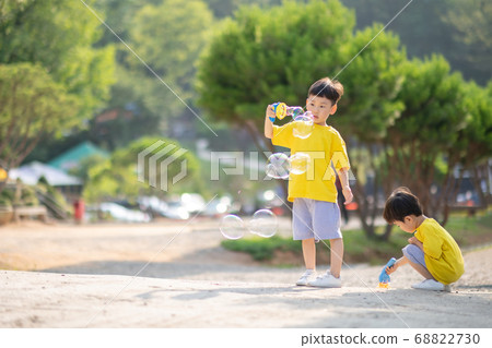 Family lifestyle sibling travel Family lifestyle sibling travel 68822730