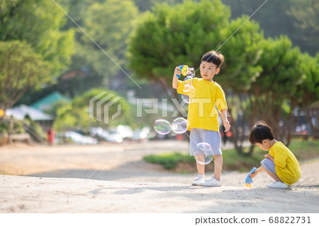 Family lifestyle sibling travel Family lifestyle sibling travel 68822731