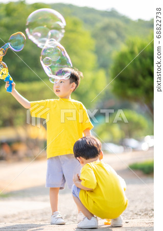 Family lifestyle sibling travel Family lifestyle sibling travel 68822738