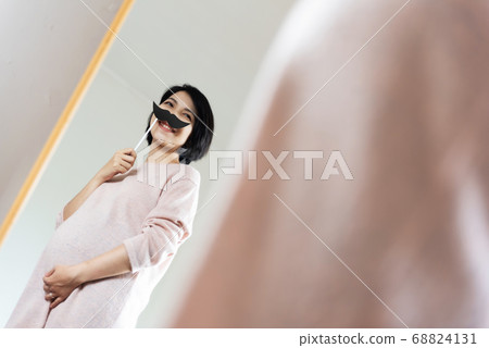 Asian Young pregnant woman pretending to be father Asian Young pregnant woman pretending to be father 68824131
