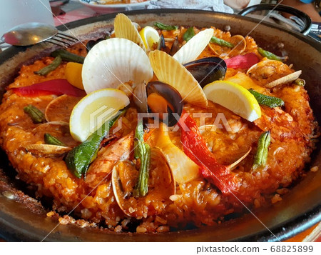 paella  68825899