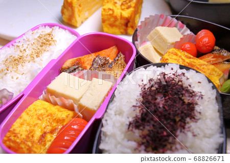 為孩子準備午餐 68826671