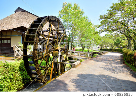 A waterwheel at Harajiri Falls, Toyo Niagara Harajiri, Ogata Town, Bungo Ono City, Oita Prefecture 68826833