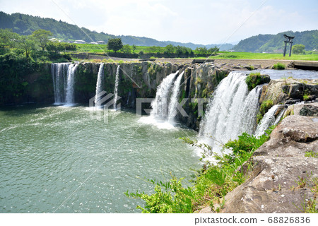 Harajiri Waterfall Oriental Niagara Harajiri, Ogata Town, Bungo Ono City, Oita Prefecture 68826836