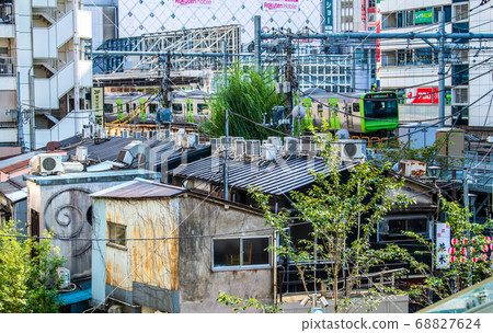 在東京都的都市風光，變化中的澀谷的暖北橫町，就像是昭和時代的時光倒流... 68827624