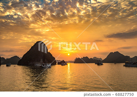 Sunset in Halong bay, Vietnam Sunset in Halong bay, Vietnam 68827750