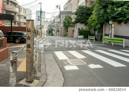 Sendai-zaka in Minato-ku, Tokyo 68828014