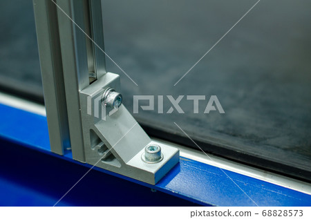 Aluminum frame fixed to the corner with hex screws 2 68828573