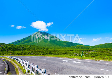 從北海道知床通行證看到的勞尾山 68828924