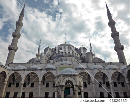 Front of Istanbul Blue Mosque, Turkey 68829285