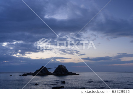 "Meotoiwa of Sakurai Futigaura" at sunset, Itoshima City, Fukuoka Prefecture 68829925