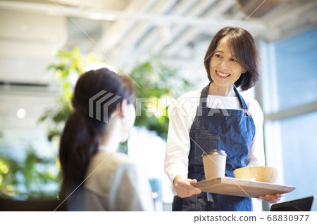 Restaurant clerk 68830977