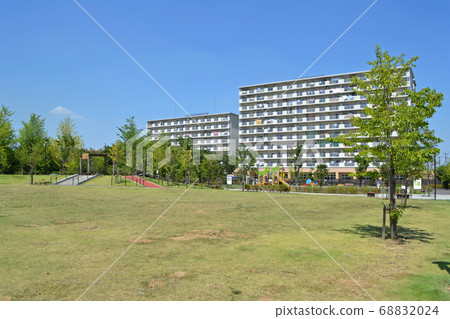 Public housing and park in Kohoku, Adachi-ku 68832024