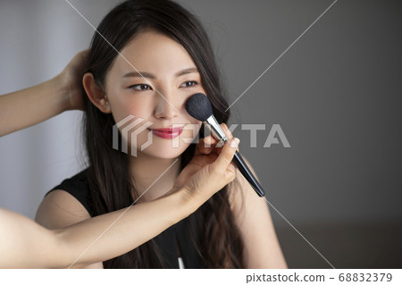 女人笑著微笑美麗 68832379