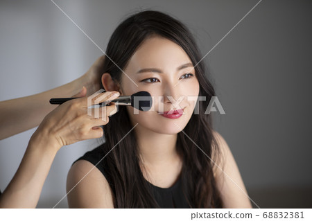 Woman Laughing Smile Beauty Woman Laughing Smile Beauty 68832381