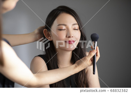 女人笑著微笑美麗 68832382