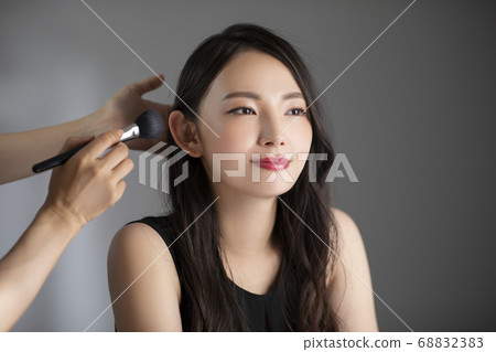 女人笑著微笑美麗 68832383